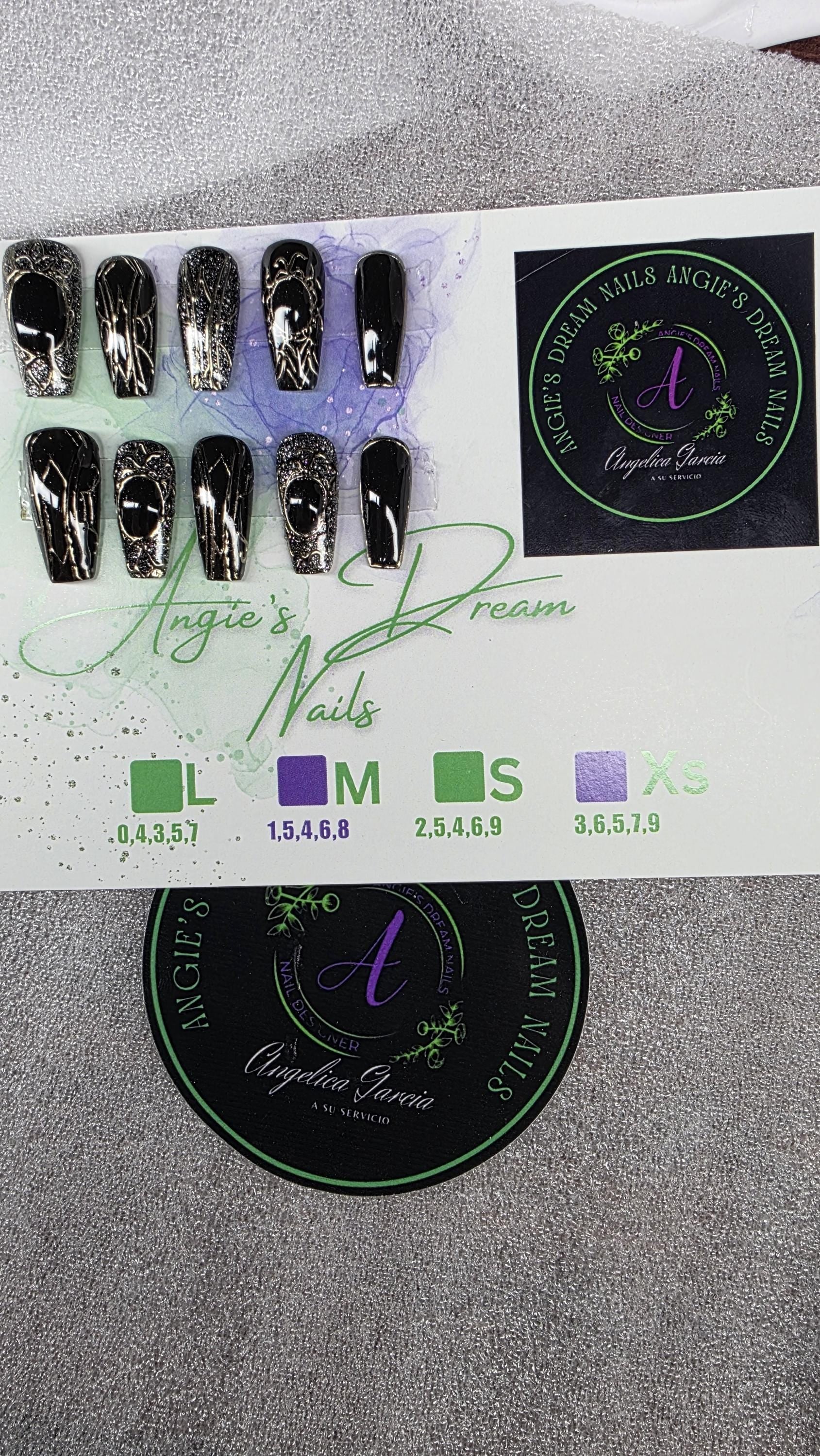 Shadow Veins black and gold [press on nails]coffin shape]