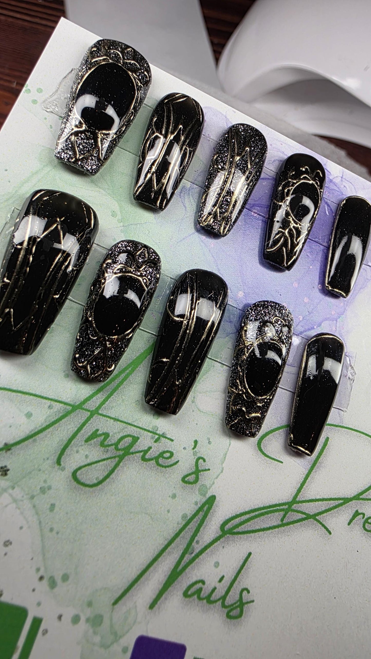 Shadow Veins black and gold [press on nails]coffin shape]