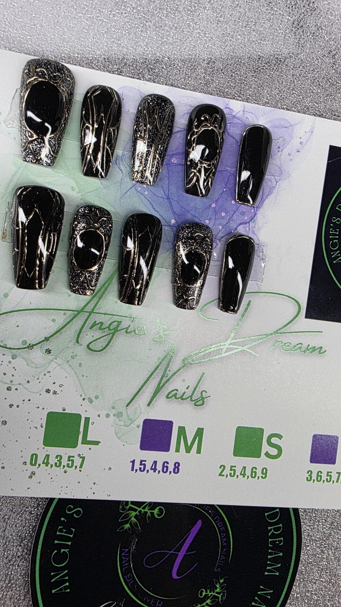 Shadow Veins black and gold [press on nails]coffin shape]