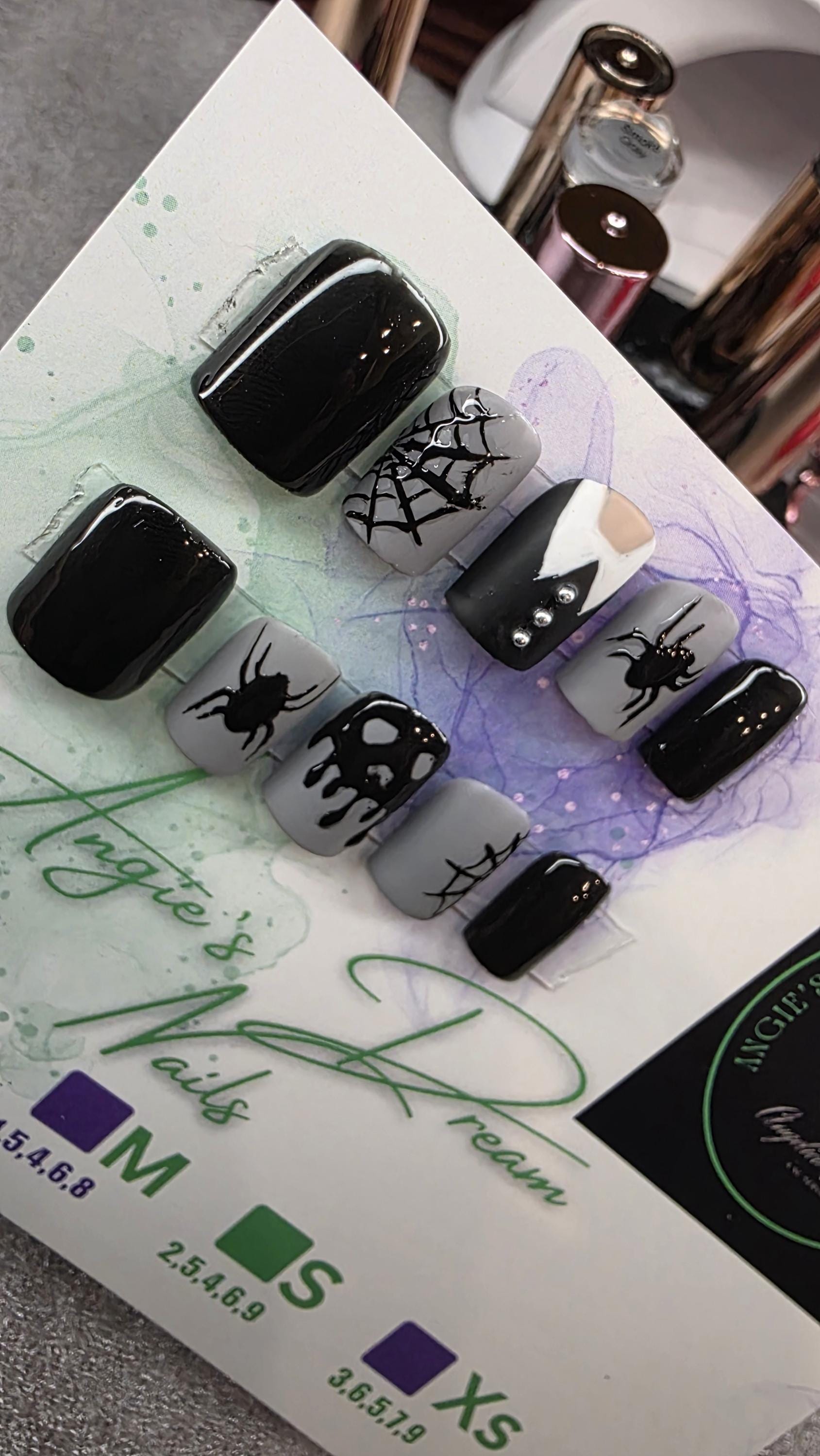 Halloween characters nails [fall nails][black and gray][pressons]xshort