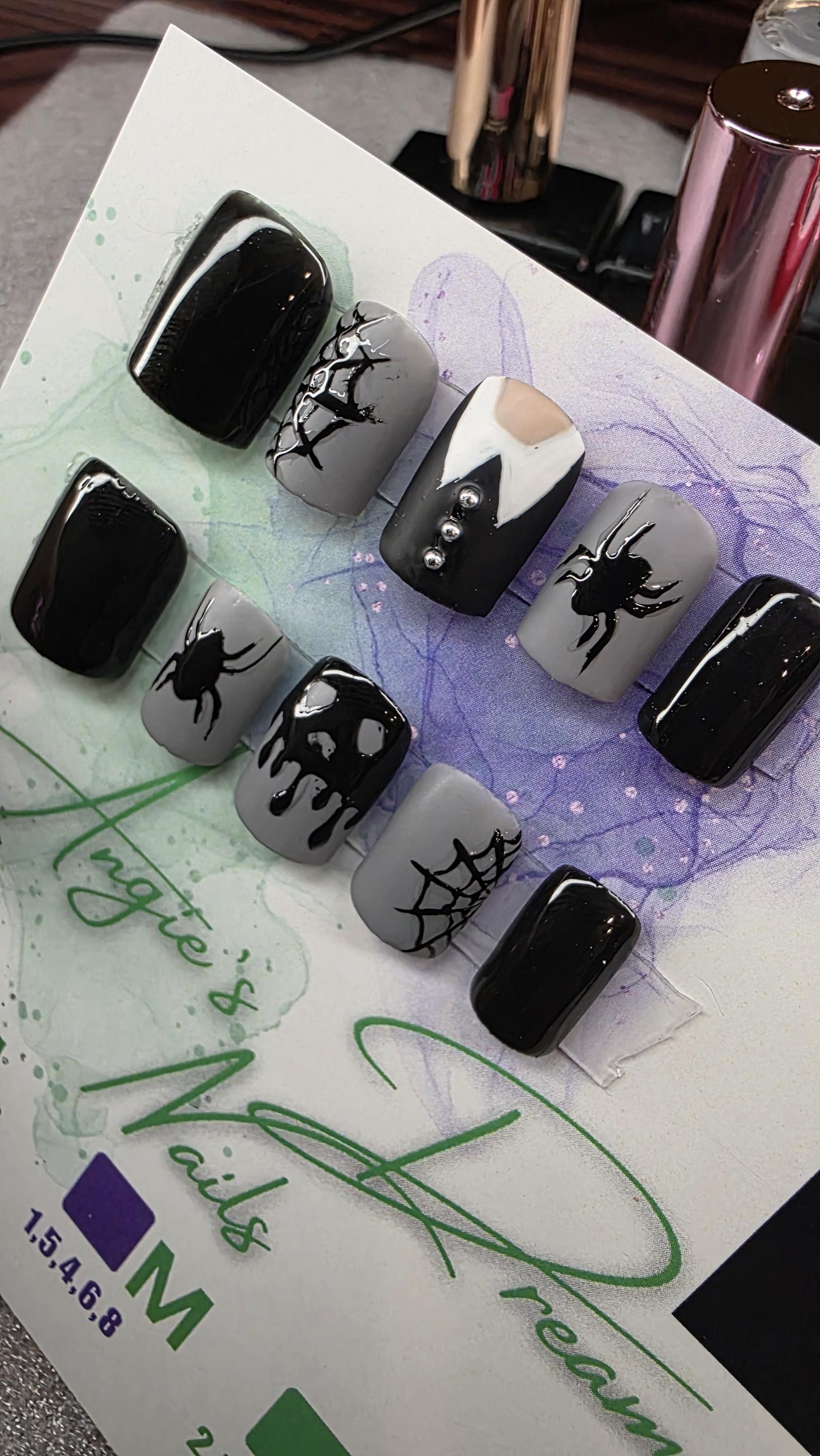 Halloween characters nails [fall nails][black and gray][pressons]xshort