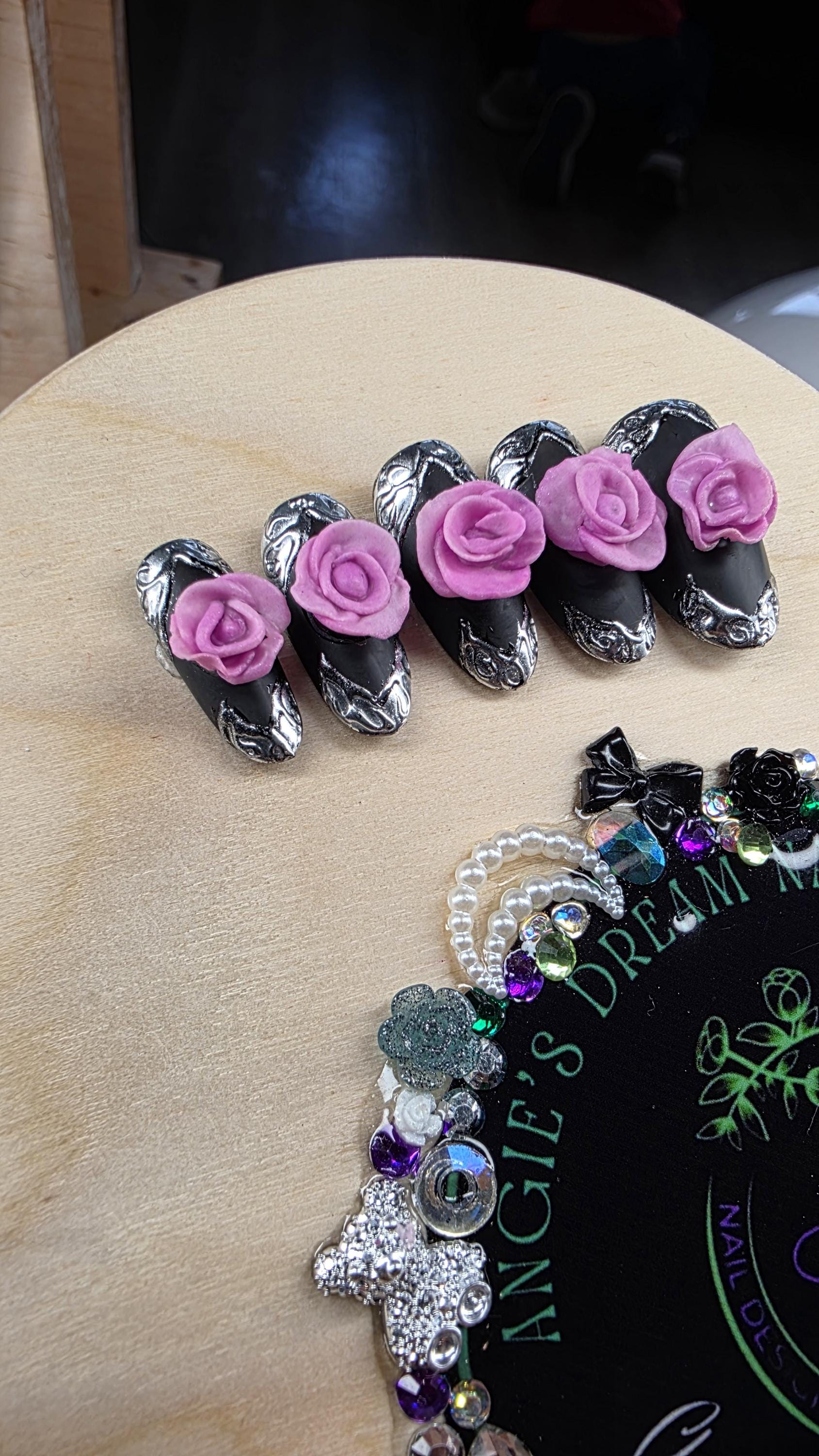 Matte black press on nails [ 3DRoses]metalic details